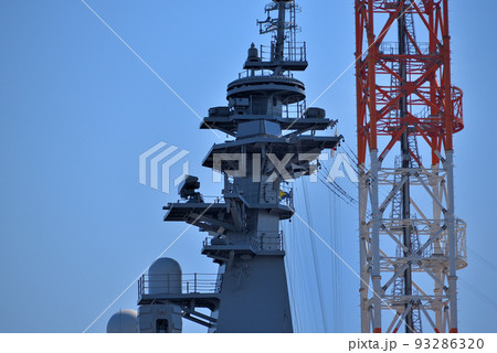 YOKOSUKA軍港めぐり・巨大な護衛艦いずものイメージ、艦橋部のアンテナ群・神奈川県横須賀市 YOKOSUKA軍港めぐり・巨大な護衛艦いずものイメージ、艦橋部のアンテナ群・神奈川県横須賀市 93286320