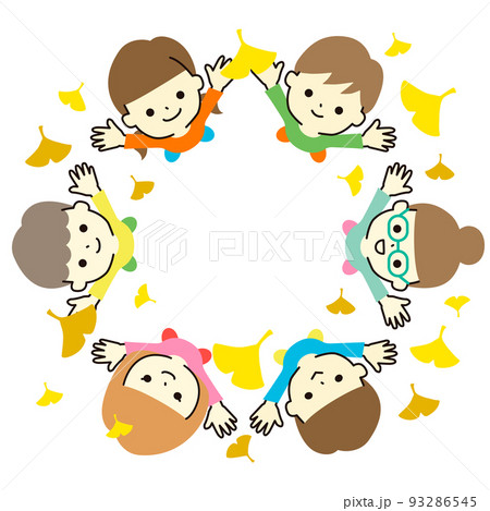 空を見上げる子どもたち/秋 銀杏 93286545