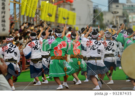 本場徳島阿波踊り　有名連の男踊り 93287435