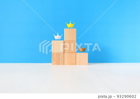 表彰台と金銀銅の王冠 3 表彰台と金銀銅の王冠 3 93290602