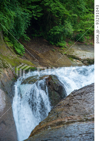 吹き割渓谷　鱒飛の滝　吹割の滝　初夏の風景 93291043