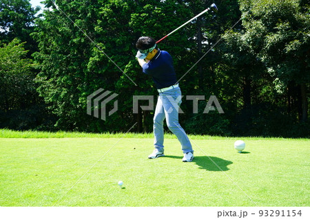 ゴルフプレー ゴルファー ティーショット02 93291154