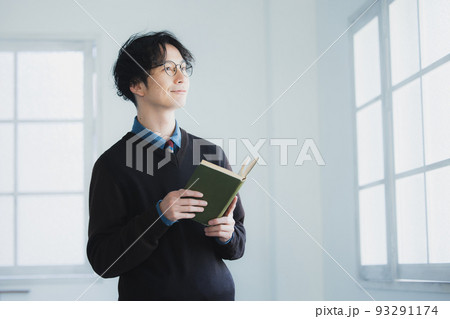 眼鏡の男性 眼鏡の男性 93291174