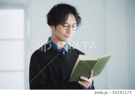 眼鏡の男性 93291175