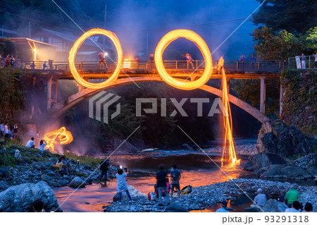 火とぼし二輪と松明落下 火とぼし二輪と松明落下 93291318