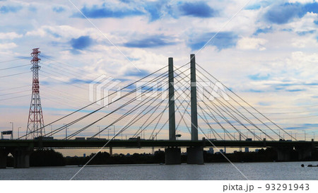 曇り空の幸魂大橋(埼玉県戸田市)と道満グリーンパークの彩湖の風景 曇り空の幸魂大橋(埼玉県戸田市)と道満グリーンパークの彩湖の風景 93291943