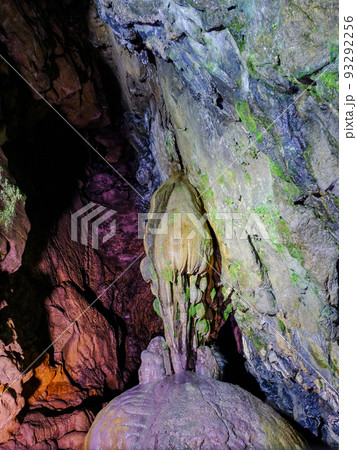 満願寺奥之院鍾乳石尊像(縦) 満願寺奥之院鍾乳石尊像(縦) 93292256