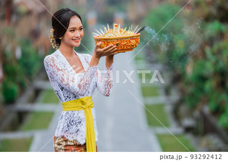 beautiful balinese woman wearing kebaya in the penglipuran bali village 93292412