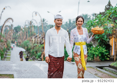 balinese couple walking in pengelipuran village wearing kebaya balinese couple walking in pengelipuran village wearing kebaya 93292431