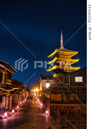 京都 東山花灯路 八坂の塔2022年春 京都 東山花灯路 八坂の塔2022年春 93294533