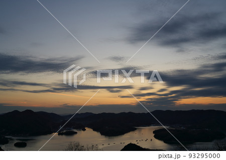 《岡山県》瀬戸内海国立公園 夕立受山から見る風景 《岡山県》瀬戸内海国立公園 夕立受山から見る風景 93295000