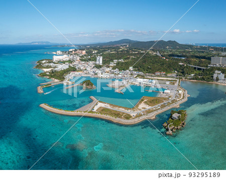 沖縄 恩納村 前兼久漁港 空撮 93295189