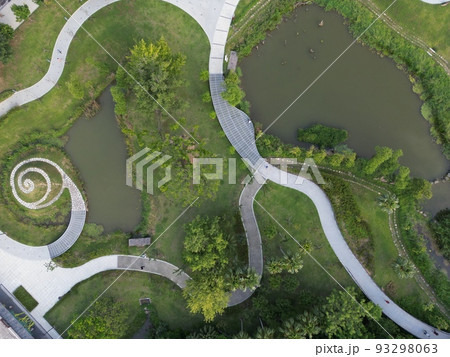 空撮 鳥瞰図 池 93298063