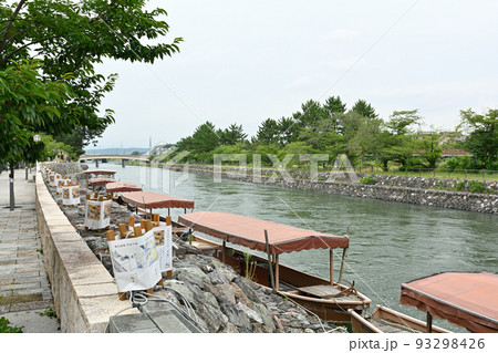 京都・宇治川 93298426