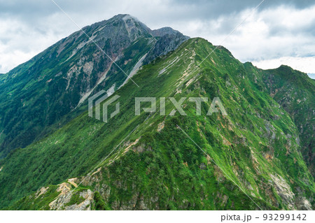 後立山連峰の五竜岳、鹿島槍ヶ岳縦走の登山日記17:五竜岳とG5の山頂を見上げる 後立山連峰の五竜岳、鹿島槍ヶ岳縦走の登山日記17:五竜岳とG5の山頂を見上げる 93299142