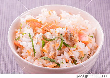 焼き鮭混ぜごはん。 焼き鮭混ぜごはん。 93300114