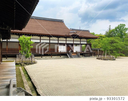 古都京都の文化財 国宝 仁和寺 真言宗御室派 総本山の寺院 宇多天皇 山号は大内山 本尊は阿弥陀如来 古都京都の文化財 国宝 仁和寺 真言宗御室派 総本山の寺院 宇多天皇 山号は大内山 本尊は阿弥陀如来 93301572