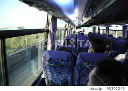 バスツアー高速道路上 93302246