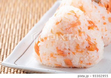 鮭おにぎり。 93302955