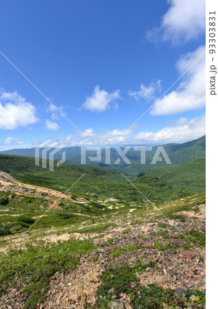 栃木県那須岳登山道から会津方面を見た風景 93303831