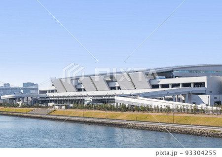 東京都江東区　快晴の豊洲市場（水産卸売場棟） 93304255