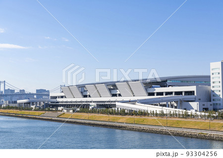 東京都江東区　快晴の豊洲市場（水産卸売場棟） 93304256