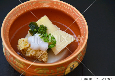 料亭で出される日本料理の煮物 93304707