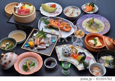 料亭で出される日本料理のイメージ 93304762