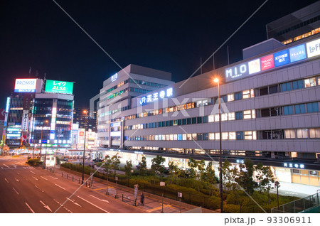 【大阪府】12月・賑わう夜の天王寺駅 93306911