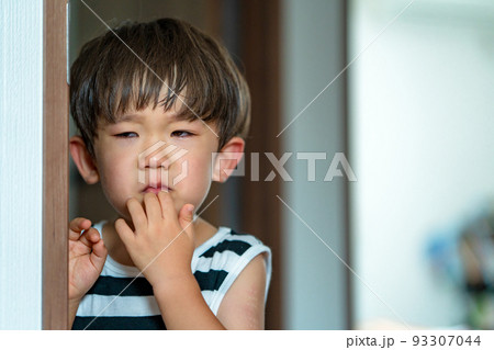 イヤイヤ期の子供 号泣 イヤイヤ期の子供 号泣 93307044