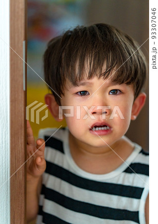 イヤイヤ期の子供 号泣 イヤイヤ期の子供 号泣 93307046