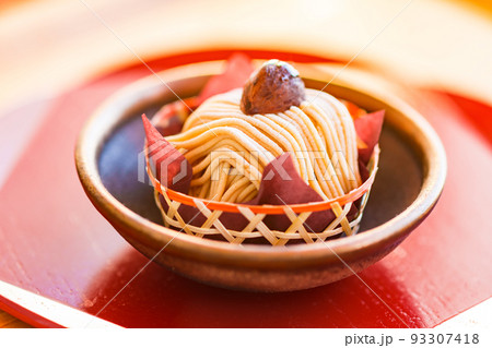 モンブラン 和風 和栗 【 季節 の スイーツ の イメージ 】 モンブラン 和風 和栗 【 季節 の スイーツ の イメージ 】 93307418