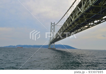 明石海峡大橋と淡路島 明石海峡大橋と淡路島 93307895