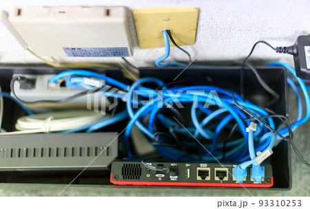 セキュリティルーターの背面 セキュリティルーターの背面 93310253