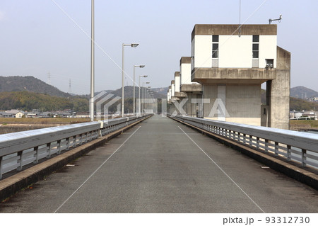 加古川大堰の天端(兵庫県加古川市) 加古川大堰の天端(兵庫県加古川市) 93312730