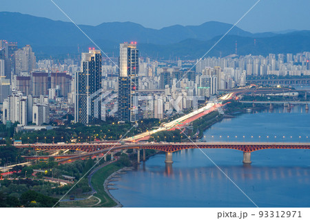 風景 夜景 タワー 93312971