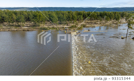 Flooding in the Weir on Nepean River in Penrith 93315344