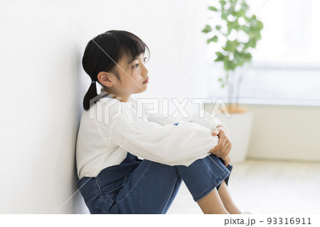 女の子 小学生 93316911