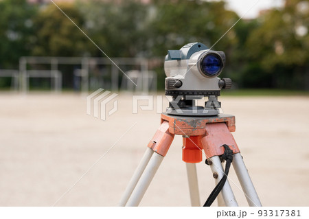 Optical instrument level at construction site 93317381