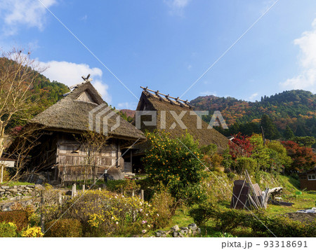 美山かやぶきの里の美山民俗資料館と秋の風景 美山かやぶきの里の美山民俗資料館と秋の風景 93318691