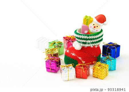 サンタクロースとクリスマスブーツ 93318941
