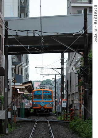 団地の中にある駅「幸谷駅」を発車する流山鉄道5000形電車_2022/7/16撮影 団地の中にある駅「幸谷駅」を発車する流山鉄道5000形電車_2022/7/16撮影 93319558
