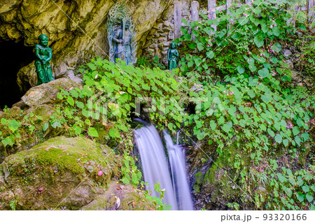 大悲の滝と仏像 93320166