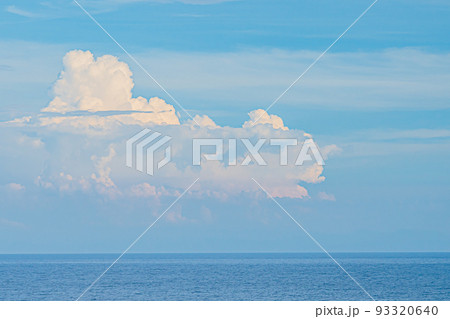 日本海の海と空 93320640