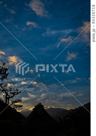 美山かやぶきの里の朝 93320718