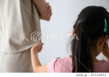 親子の悲しいイメージ 親子の悲しいイメージ 93324652