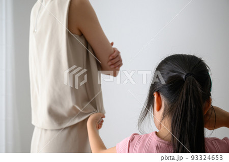 親子の悲しいイメージ 93324653