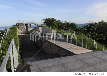 亀老山展望公園パノラマ展望台ブリッジ:しまなみ海道(愛媛県今治市吉海町) 亀老山展望公園パノラマ展望台ブリッジ:しまなみ海道(愛媛県今治市吉海町) 93324674