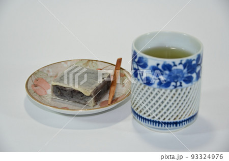 きんつばとお茶 93324976