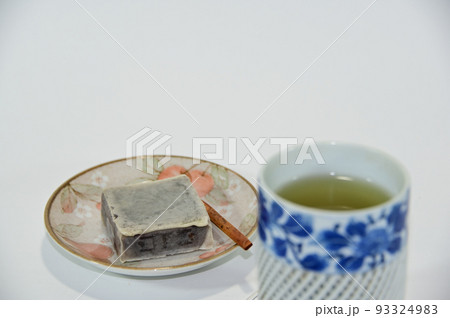 きんつばとお茶 93324983